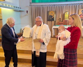 Дружина Бориса Джонсона виклала фото з хрещення доньки й вперше показала її обличчя