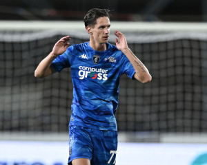 18-летнего нападающего &quot;Эмполи&quot; Попова изъяли еще до перерыва