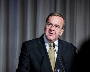 Министр обороны Германии призывает страну &quot;быть готовой к войне&quot;