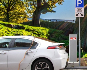 Xiaomi у жовтні знову досягла рекордних постачань електромобілів