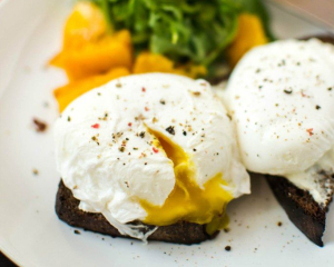 Як приготувати яйце пашот: найточніший спосіб, яким користуються світові шеф-кухарі