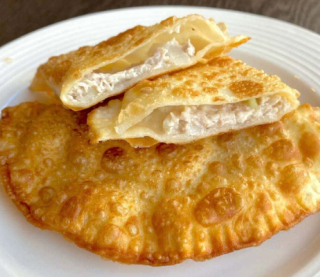 Найкращий рецепт тіста для чебуреків: в чому секрет ідеальної скоринки та соковитої начинки