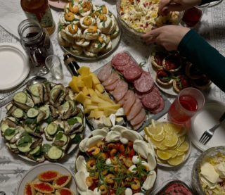 Как не набрать вес во время праздников: полезные советы, которые вам точно понадобятся