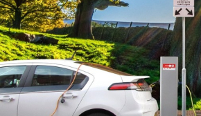 Автопарк Украины в октябре вырос более чем в два раза благодаря "гибридам"