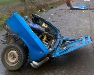 На Херсонщині в смертельній ДТП &quot;жигулі&quot; розірвало від удару