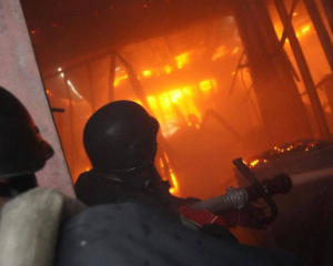 Россия нанесла удар по Киевской области: горят дома и склады, есть жертвы