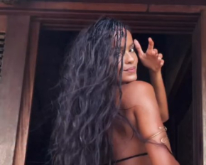 Нара Баптіста потанцювала перед камерою майже без одягу