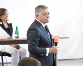 Фіцо посварився зі школярами після висловлювань про війну: молодь підтримала Україну