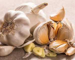 Регулирует давление и положительно влияет на сердце: когда полезнее всего есть чеснок