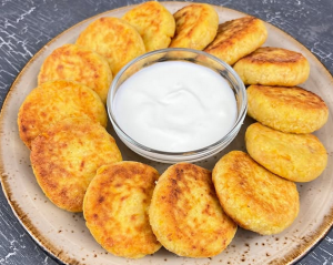 Який інгредієнт робить класичні сирники ідеально ніжними та апетитними: рецепт від Лізи Глінської