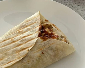 Сніданок, до якого хочеться повертатися щоранку: готуємо швидкий популярний перекус, коли зовсім немає часу