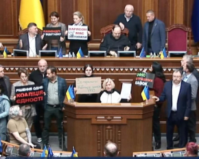 Фракція ЄС заблокувала трибуну у Раді перед голосуванням за відставки - вимагали звіту Свириденко та міністрів