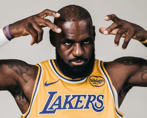 Леброн Джеймс відкрив свій 23-й сезон у НБА