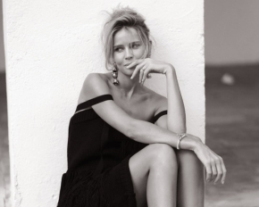 Екатерина Кузнецова в модном платье показала свою грацию на улицах Киева