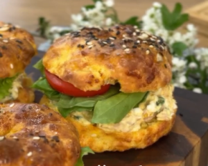 Сырный бургер, который покорит детей и взрослых: готовим сытный завтрак за 30 мин.