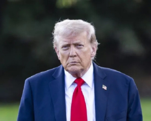 Американцы вышли на улицы: призывают отстранить Трампа от должности