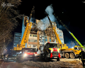 Тривають пошуково-рятувальні роботи на місці удару РФ у Тернополі - 26 загиблих, 93 поранених