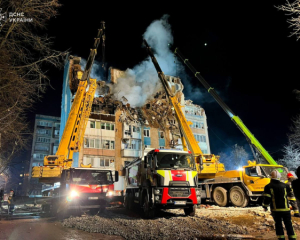 Удар РФ по многоэтажке в Тернополе: под завалами до сих пор ищут 22 человека - Зеленский