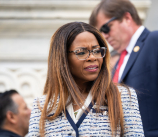 Корупційний скандал у США. Конгресменку звинувачують у крадіжці мільйонів доларів