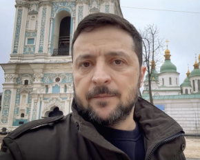 "Слава каждому герою!": Зеленский поздравил украинцев с Днем достоинства и свободы