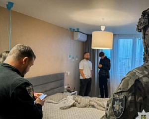 Задержали криптомошенников, которые выманили у иностранцев миллионы гривен