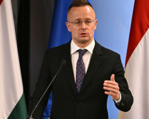 Сьиярто требует от ЕС полной поддержки мирного плана США