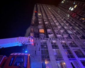 Показали последствия вражеских попаданий в столичные многоэтажки