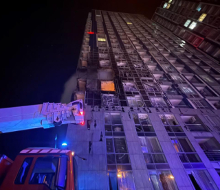 Показали наслідки ворожих влучань у столичні багатоповерхівки