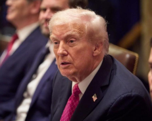 Трамп повідомив, що зустріч із Зеленським і Путіним можлива лише після фіналізації мирної угоди