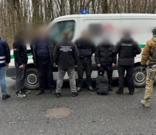 На границе с Венгрией задержали инкассаторов, которые переправляли уклонистов