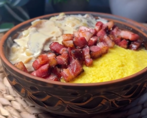 Банош по-гуцульськи: як приготувати легендарну карпатську страву вдома