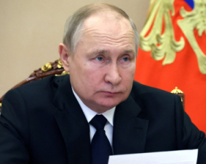 Путин заявил, что подписывать документы с украинским руководством нет смысла