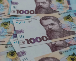 Українці почали отримувати &quot;зимову тисячу&quot;: перші виплати вже надійшли