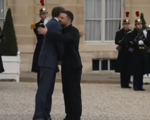 Зеленский первого декабря в Париже обсудит мирный план с Макроном