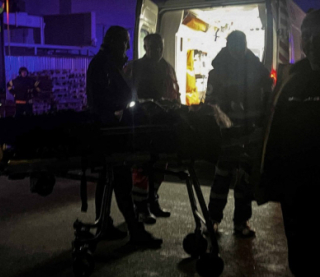 Спасатели показали последствия российского удара по многоэтажке в Вышгороде