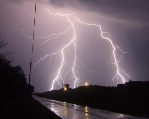 Более 1 тыс. людей погибли в результате мощной непогоды в Азии