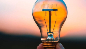 Українців попередили про нові відключення світла 2 грудня: діятимуть до трьох черг одночасно