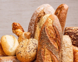 Чим відрізняється білий хліб від пшеничного: відповідь дієтологині