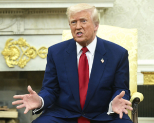 Трамп розповів, як Україна отримує американську зброю