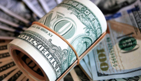 Долар подешевшає перед вихідними - курс валют на 5 грудня