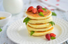 Повітряні та ароматні: готуємо сирні оладки, які ідеально смакують зі сметаною