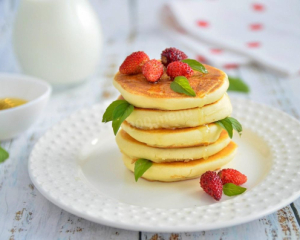 Воздушные и ароматные: готовим творожные оладьи, идеально вкусные со сметаной