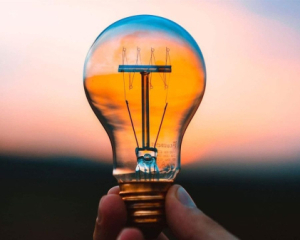 Завтра в Украине частичные отключения света: когда будут отключать