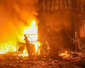 Чугуев под обстрелом: враг попал в предприятие, пожары охватили несколько локаций