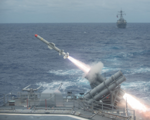 Военные США атаковали судно в Тихом океане