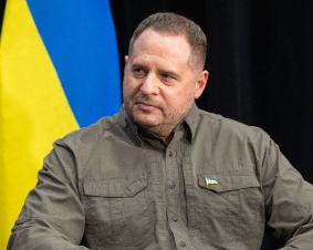 Ермак на бронированном Mercedes посетил офис Службы внешней разведки - источники