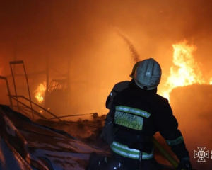 Удар по Дніпру: російські терористи знищили склад з ліками для мільйонів українців