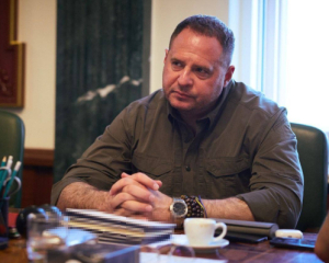 Осадчук пояснив, чому Зеленський не одразу виключив Єрмака зі Ставки та РНБО