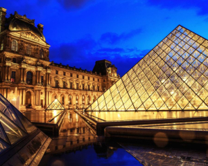 У Луврі прорвало водопровід: затоплено близько 400 рідкісних книг