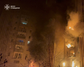 В Охтирці російський дрон влучив у багатоповерхівку - багато постраждалих